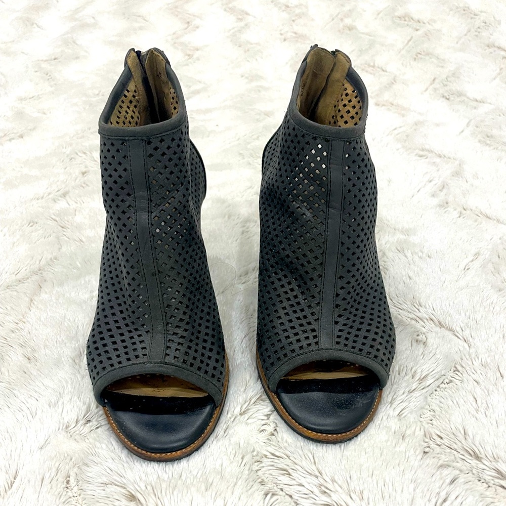 Geox Peep-Toe Perforated Black Sandals, Size 38